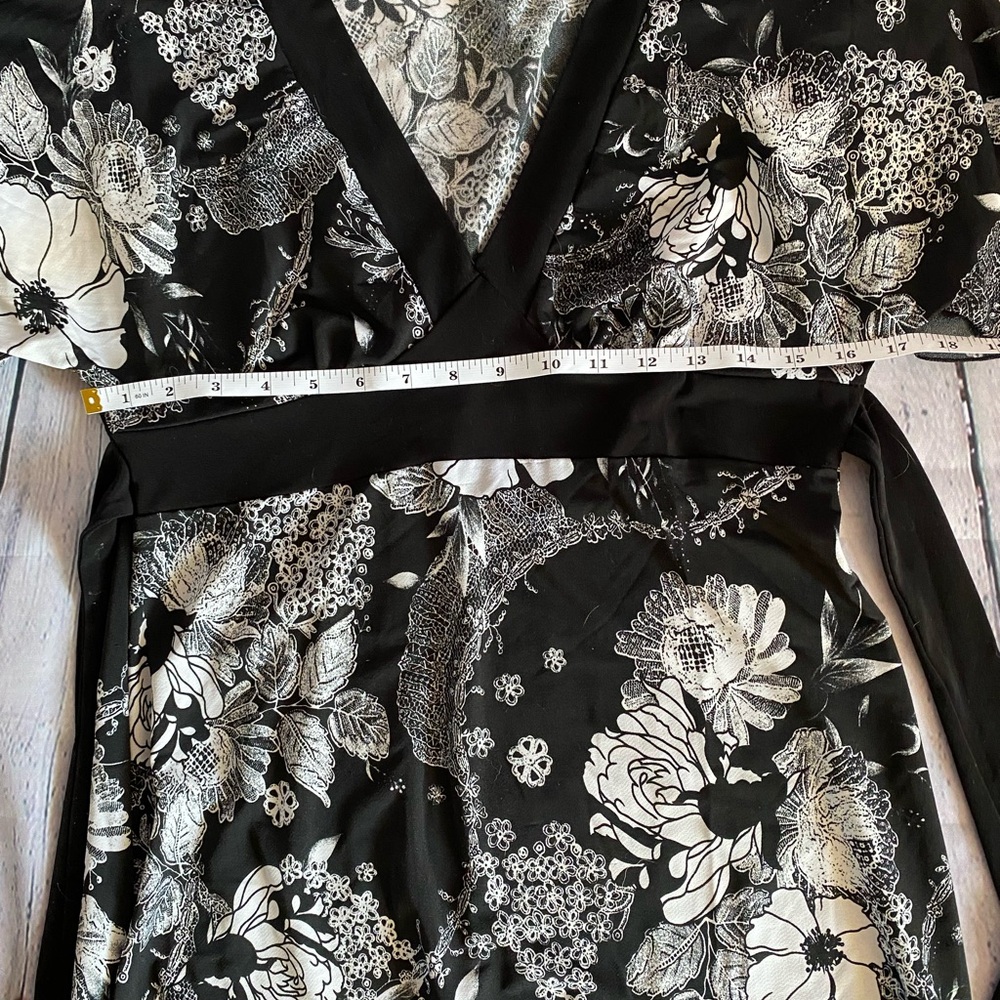 Tailor B. Moss Black and White Floral Dress - Picture 4 of 5